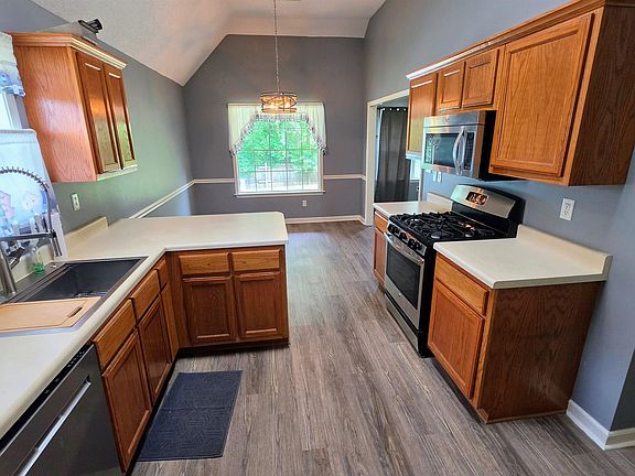 3rd image of 1182 Whistler Dr