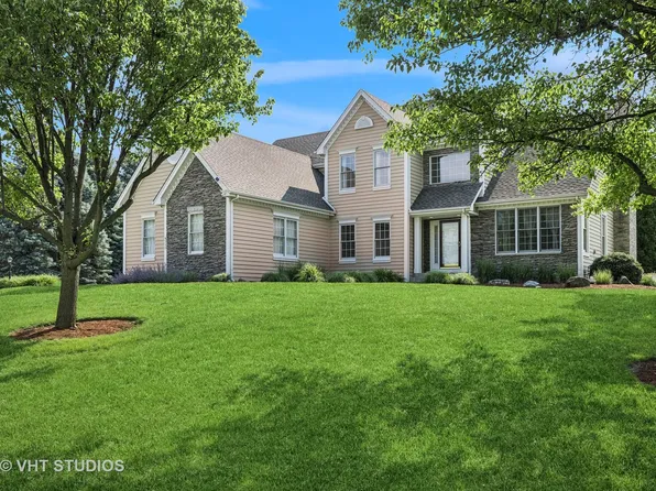 9310 Nicklaus Ln, Crystal Lake, IL 60014