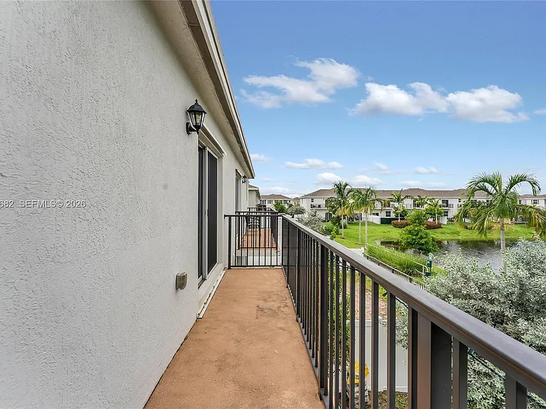 805 SE 18th St #805 — Photo 21