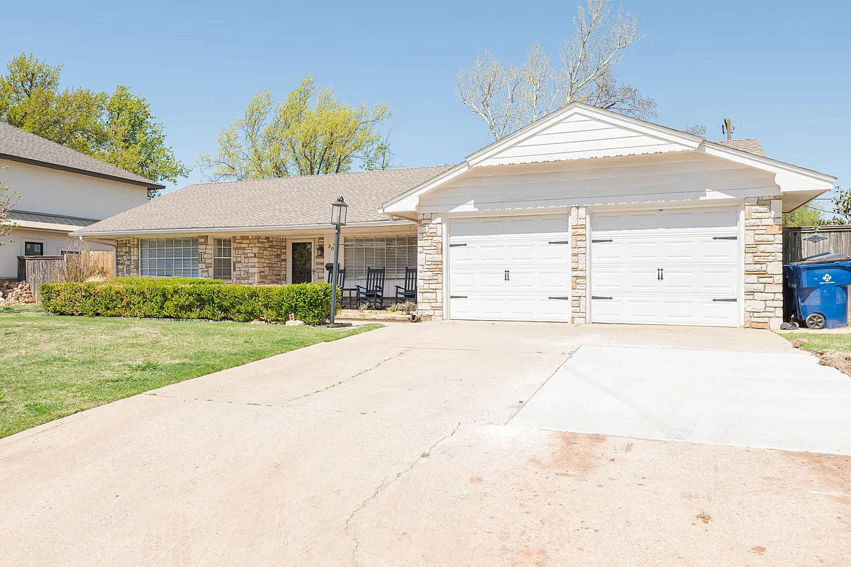 Building Photo - 3013 Huntleigh Dr