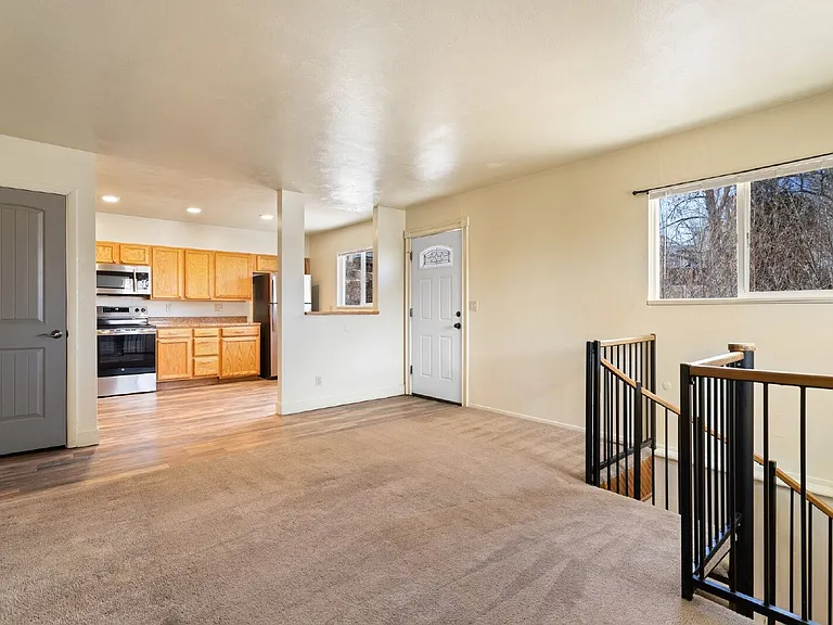 38 W Navajo St #B — Photo 6