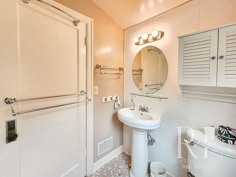 9051 Sunset Ln NW — Photo 24