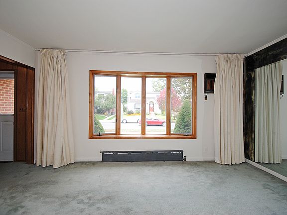 2nd image of 18 Laurel Dr