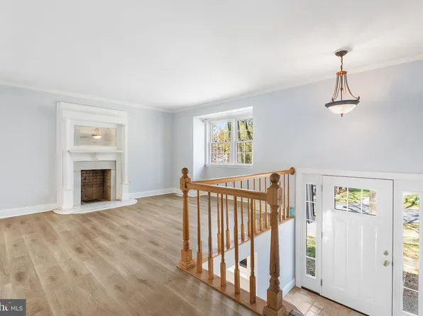 1075 Sun Valley Dr, Annapolis, MD 21409
