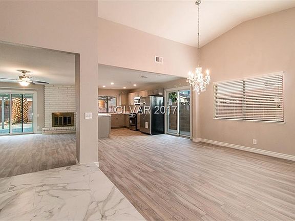 3rd image of 4341 Flandes St