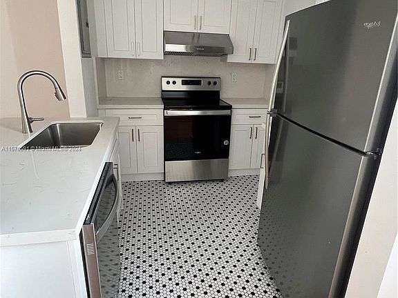 4th image of 1561 West Ave APT 3