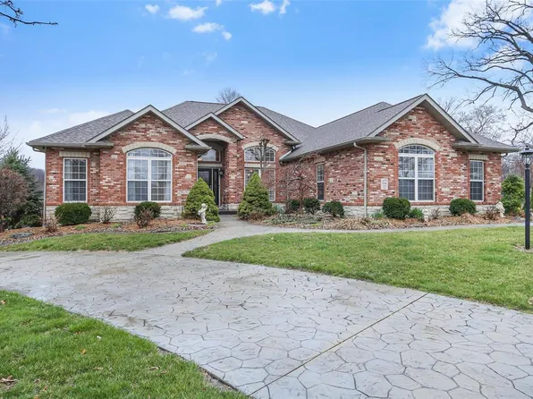 104 Stonebridge Estates Ct, Maryville, IL 62062