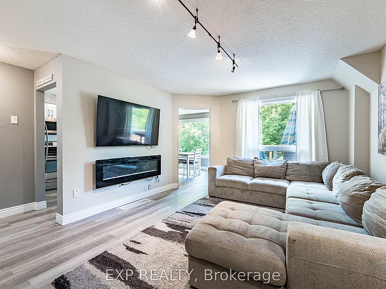 63 Wood Grove Cres — Photo 7
