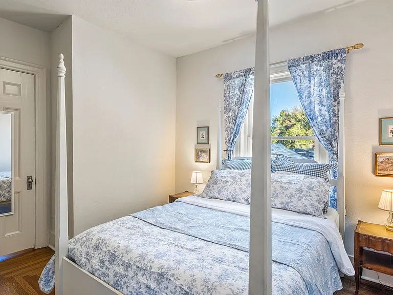 2480 Van Buren Ave #4 — Photo 34