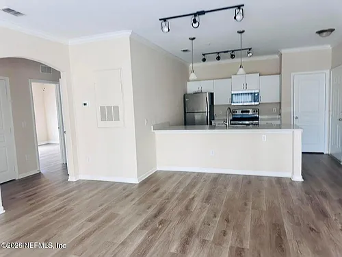 8290 Gate Pkwy W Photo 1