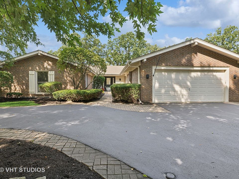 1st image of 370 Versailles Dr