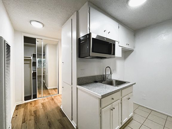 5th image of 1825 S Beloit Ave #2