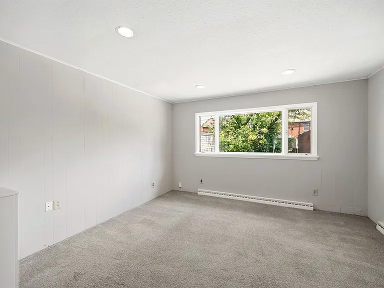 3889 Grenville Rd — Photo 15