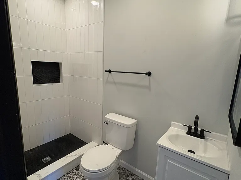 1402 Aisquith St — Photo 12