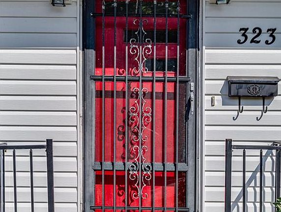 5th image of 323 Hilbish Ave
