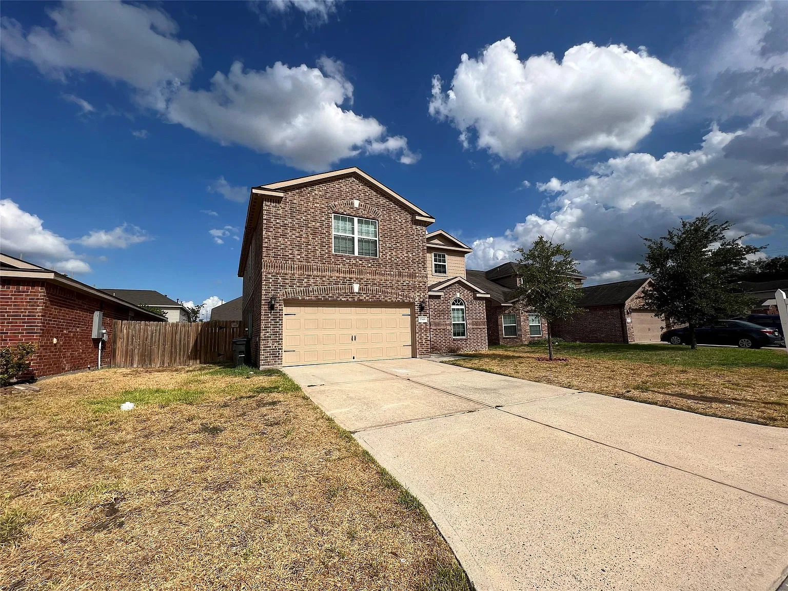 5 bed, 2.5 bath, 2657 sqft, $2,400 — Photo 2