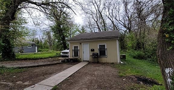 2nd image of 1212 W Saint Charles Ave