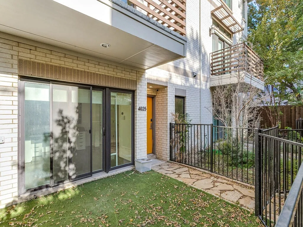 2 bed, 3.5 bath, 2009 sqft, $3,800 — Photo 3