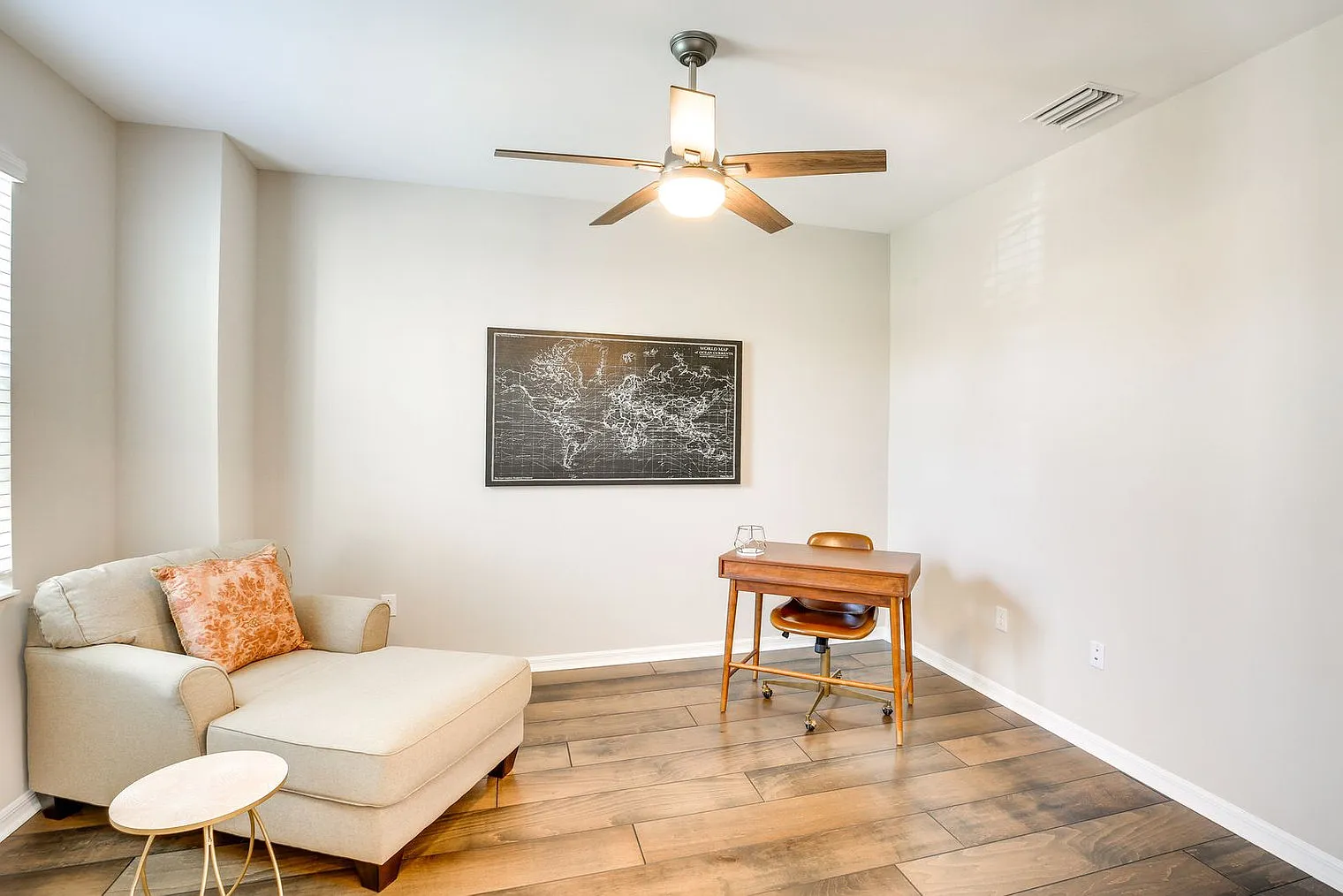 2 bed, 2.0 bath, 1894 sqft, $3,558 — Photo 4