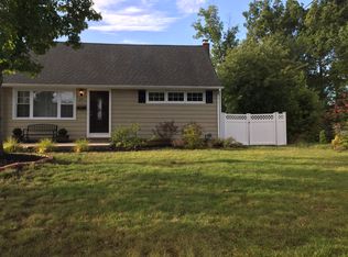 24 Dogwood Ln, Colonia, NJ 07067