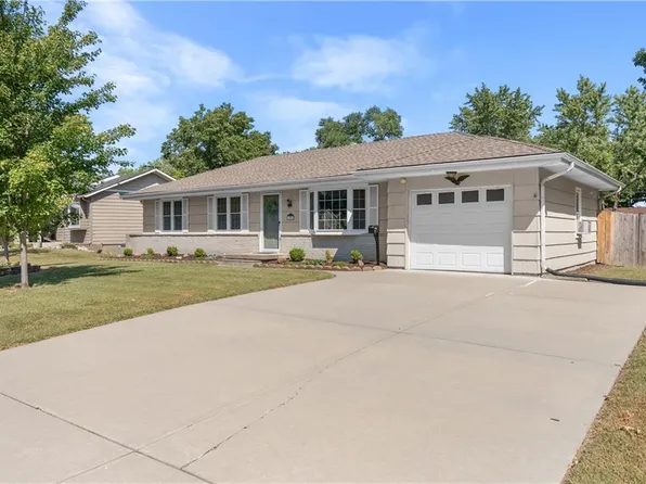 1202 E Willow Dr, Olathe, KS 66061