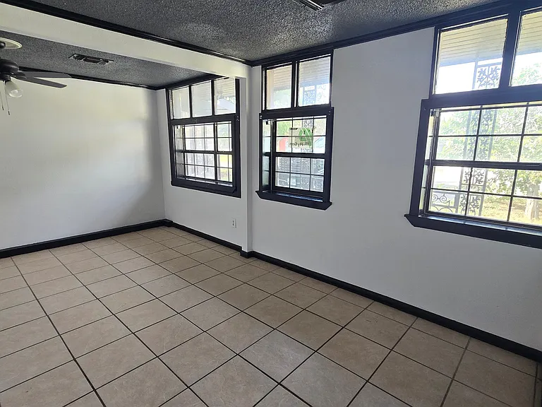 1617 Sunset Blvd — Photo 12