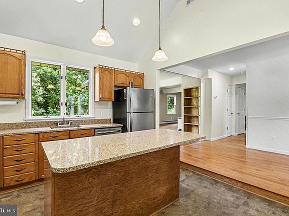 5th image of 7627 Chapman Rd