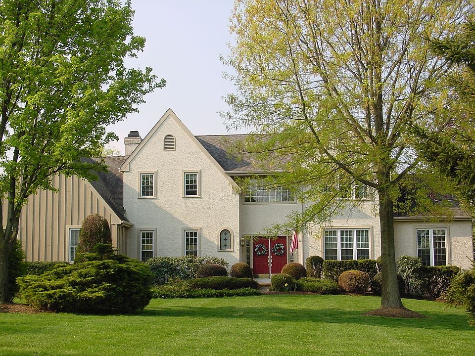 3,000+ sq ft farmhouse style home w/ 4 BRs & 2.5 BAs