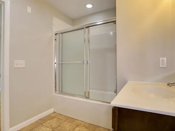 76 Saint Pauls Avenue image 15 of 37