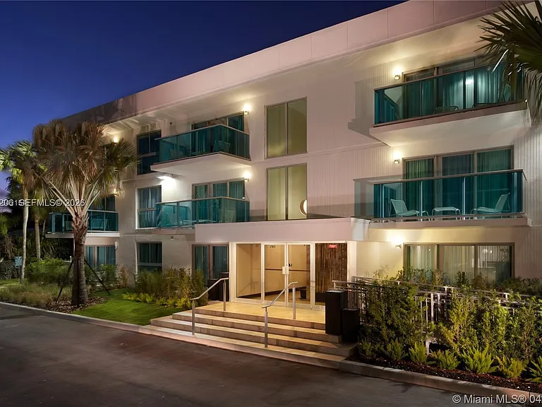 290 Bal Bay Dr #107 — Photo 4