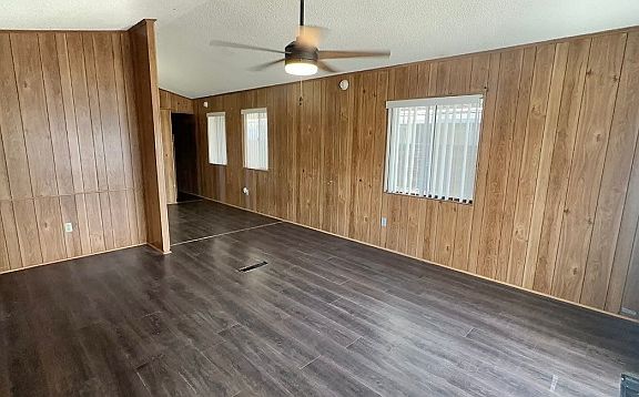 4th image of 11828 S Sandra Ave