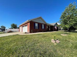 13 Creekside Dr, Trenton, IL