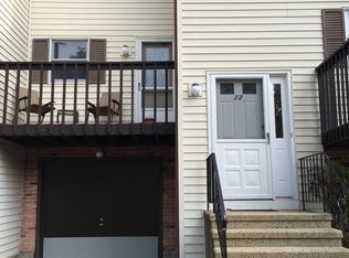 22 Oak Forest Dr, Manchester, CT 06042