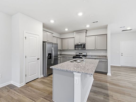 Grisham 5 - Kitchen Layout is functional for Easy Cooking Baking