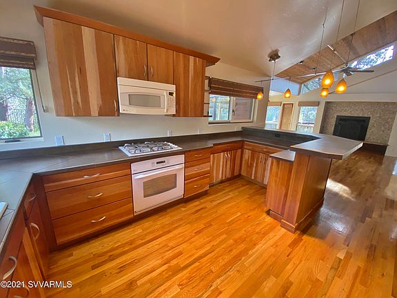 5th image of 40 Cypress Ct