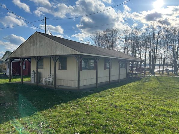 10820 N Lake Rd, Linesville, PA 16424