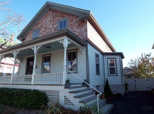 97 2nd St, Newport, RI 02840