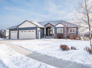 6304 S Diamond Cir, Sioux Falls, SD 57108