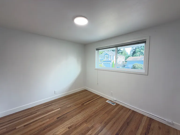 11626 SE 49th St — Photo 8