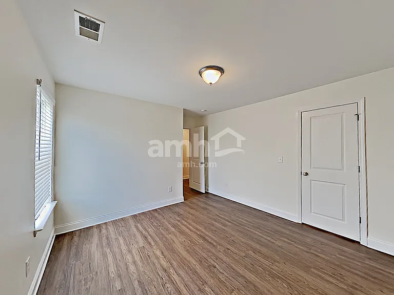 704 Sierra Ct — Photo 12