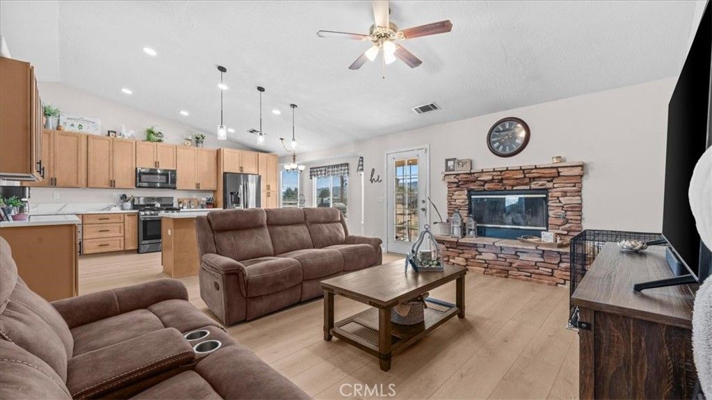 15535 Erie Rd, Apple Valley, CA - View 3