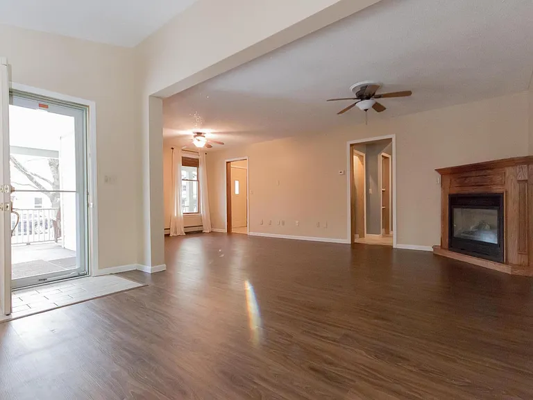 Large Living Room with Cable and Fireplace