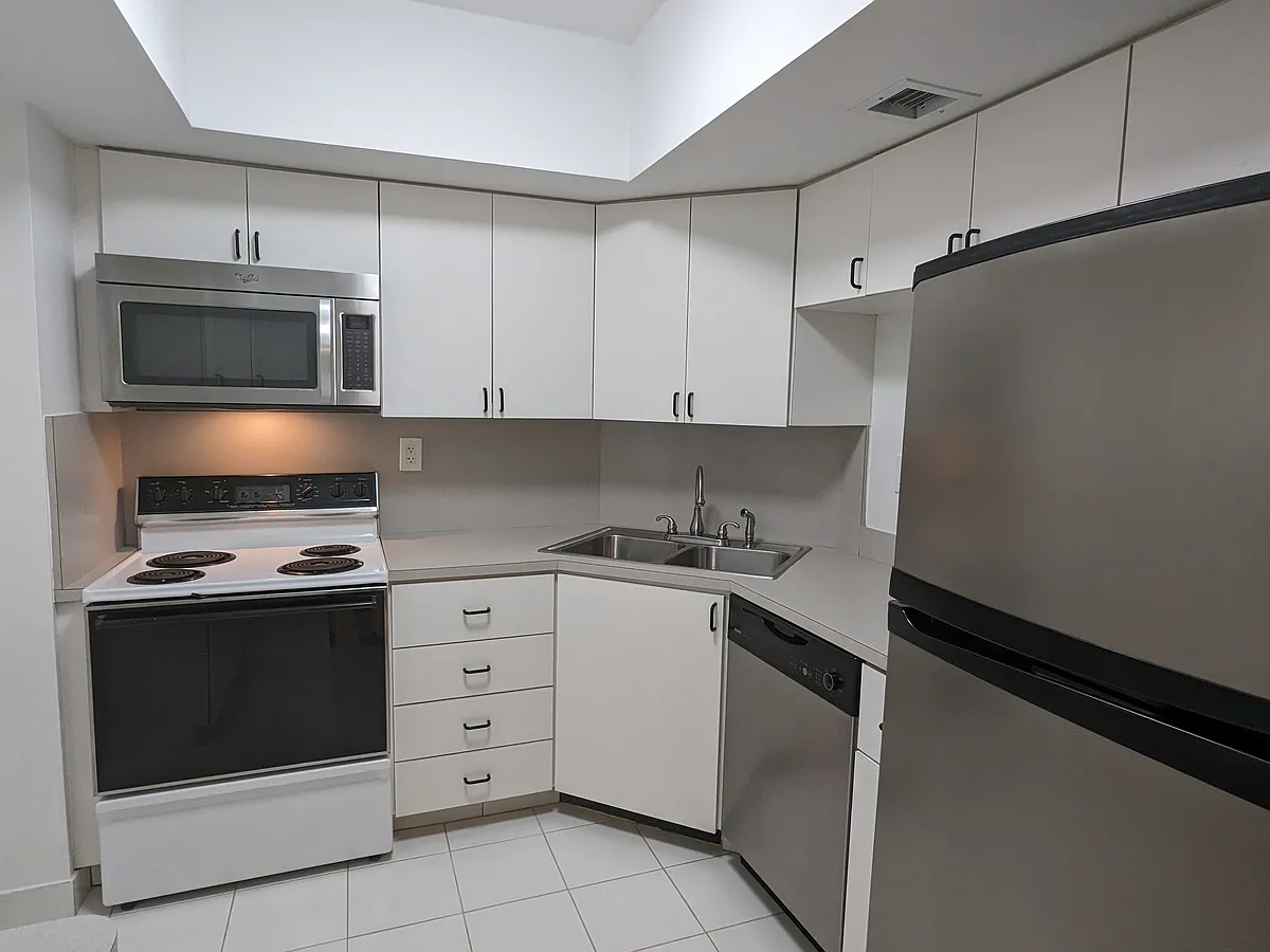 Building Photo - 55 SW 2nd Ave #106G