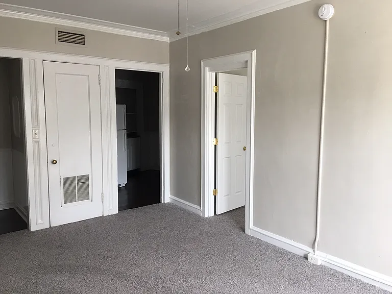 LaSalle Apartments — Photo 25