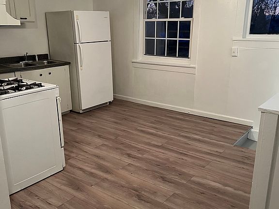 2nd image of 149 E Jackson St #2