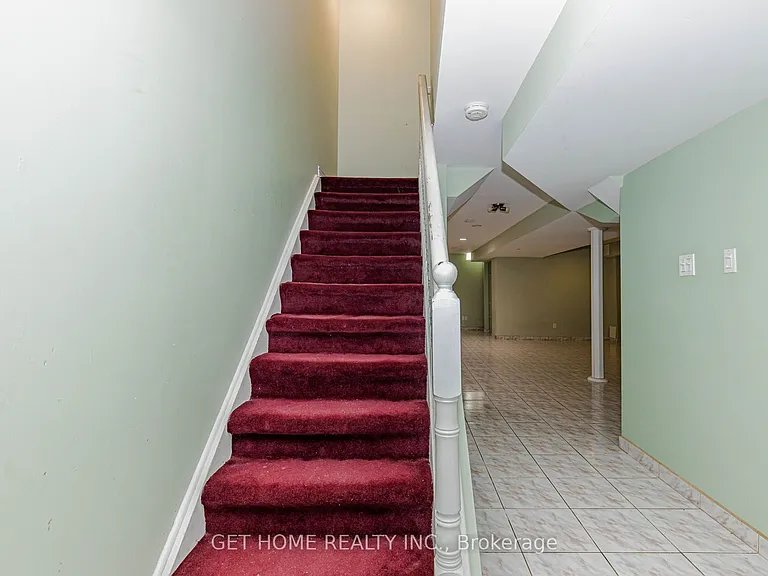 147 Foxchase Ave W — Photo 36