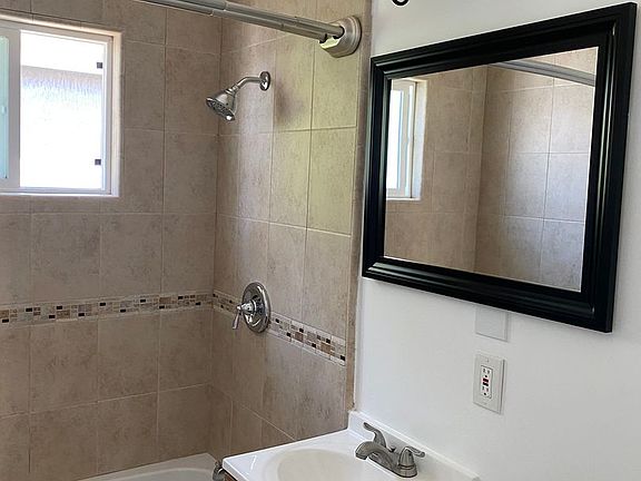 3rd image of 1827 12th St APT 6