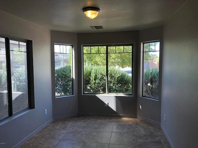 743 E Wolf Hollow Dr — Photo 3