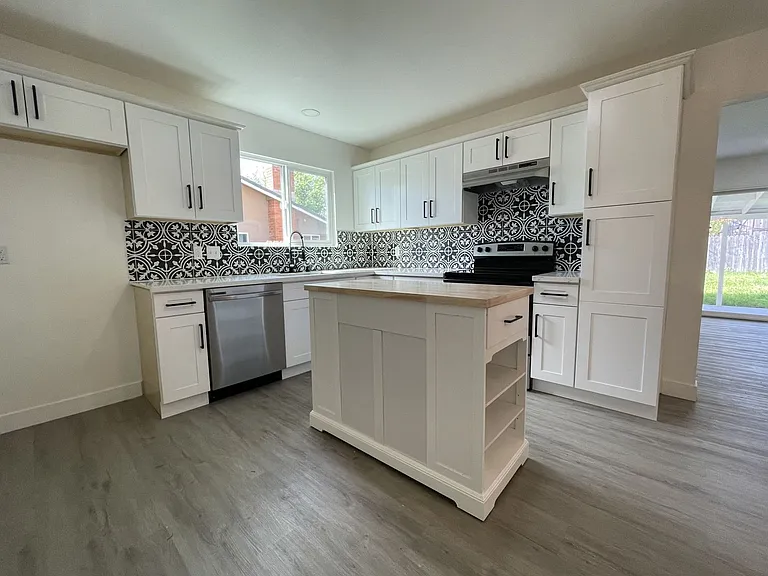 116 Penaranda Dr — Photo 4