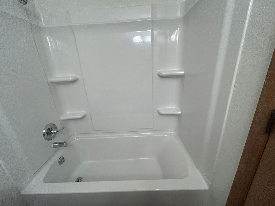 2nd image of 2714 Wayne Ave #10